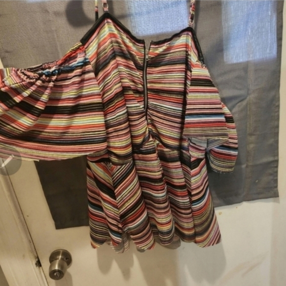 Fashion to figure open shoulder blouse size 2 - Picture 3 of 5